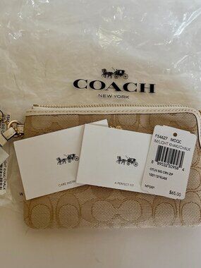 NWT Coach Corner Zip Wristlet, Style F54627 in Light Khaki